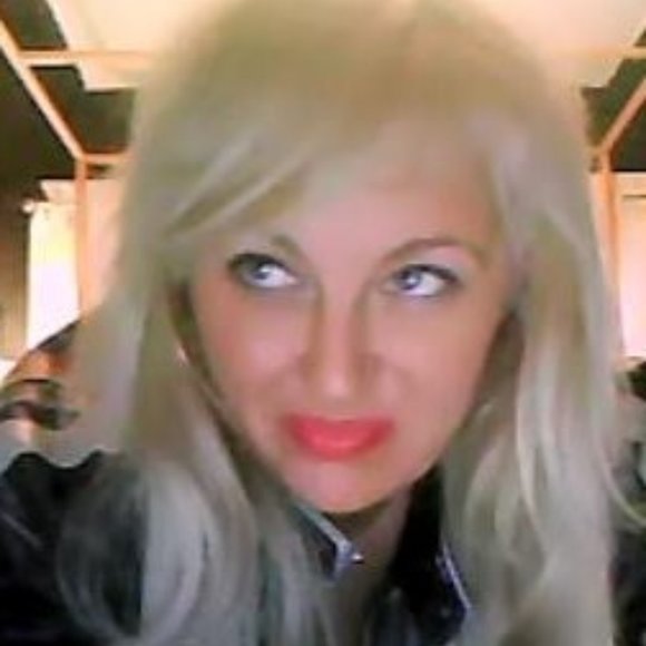 Meet your Posher, Sandy - Picture 3 of 4